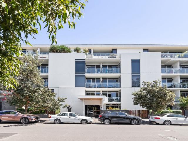 Coastal meets urban in the heart of Port Melbourne