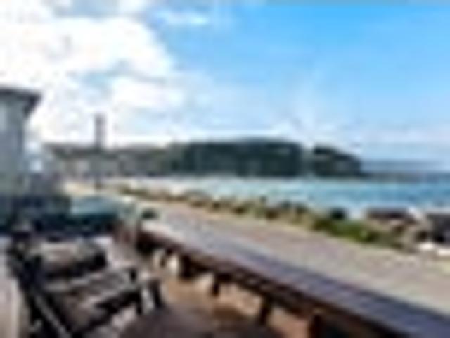 COASTAL CHARM. PRIVATE OUTLOOK. EASY LIVING