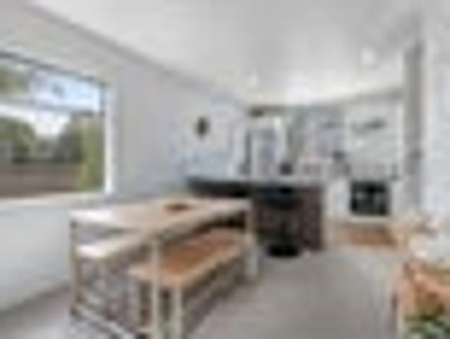 Coastal Cool: Stylish Living Opposite Orewa Beach