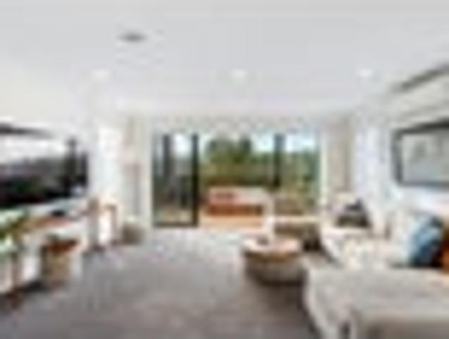 Coastal Comfort and Lifestyle on Orewa Estuary
