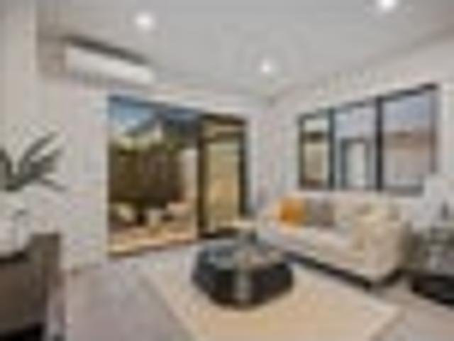 Coastal Comfort Meets Contemporary Style