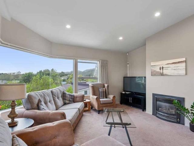 Coastal Family Living in the Heart of Raumati Sout