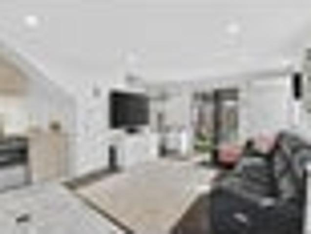 Coastal First Home Sun, Privacy & Easy Living