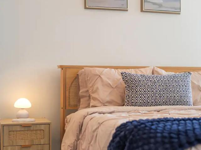 Coastal Haven | 1BR + Den | 2 Bathroom | DT White Rock | Pet Friendly
