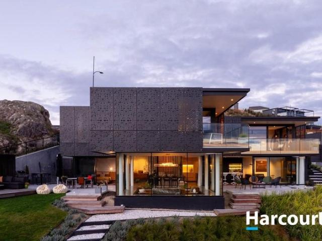 Masterpiece of Beachfront Elegance in Kaiteriteri