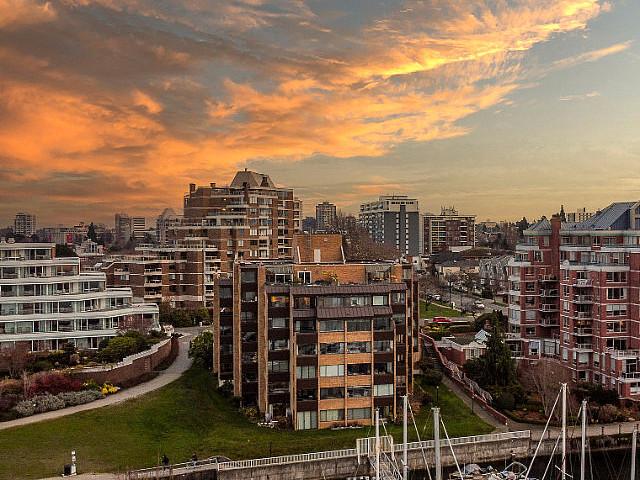 Coastal Luxury Living At Pier One Waterfront Oasis In James Bay