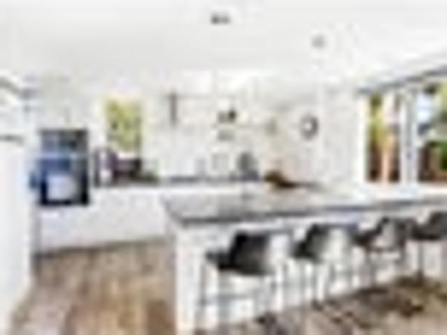 Coastal lifestyle living on freehold land