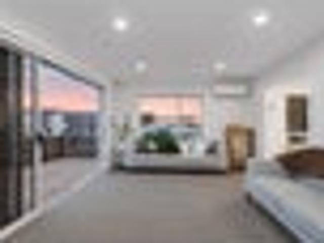 Coastal Living with Flexible Layout