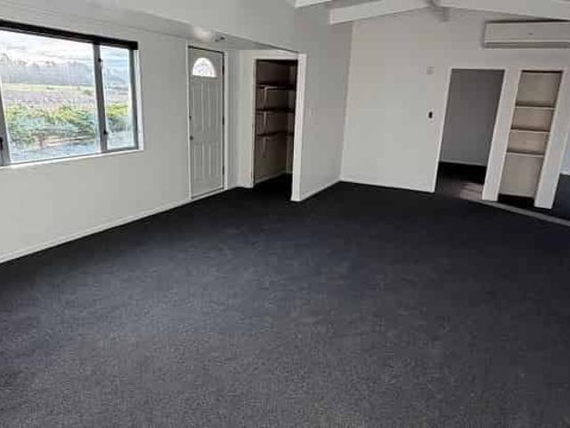 Coastal Living with Space, Views and Great Parking