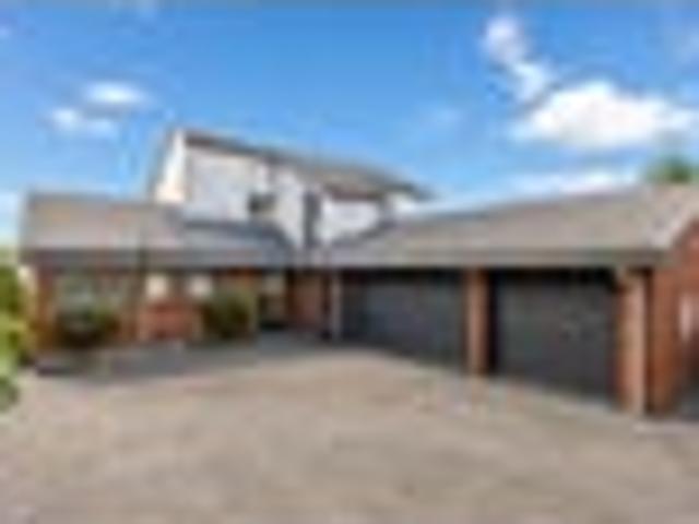 Coastal Living with Spectacular Sea Views