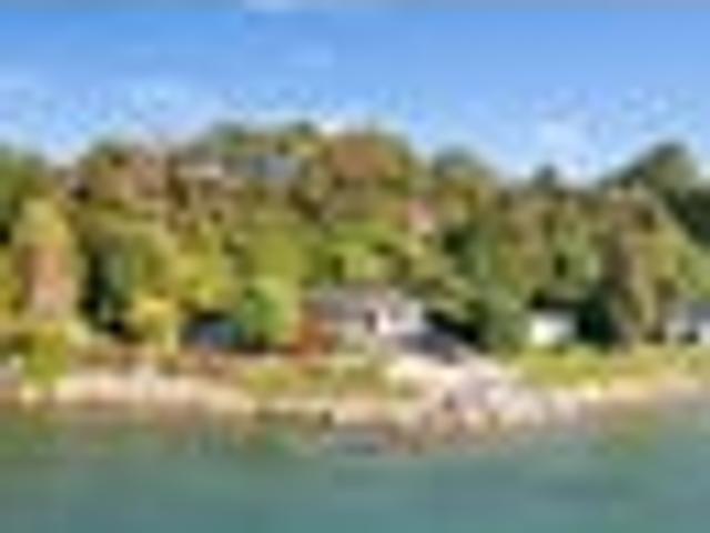 Coastal living at its best! Income on top!