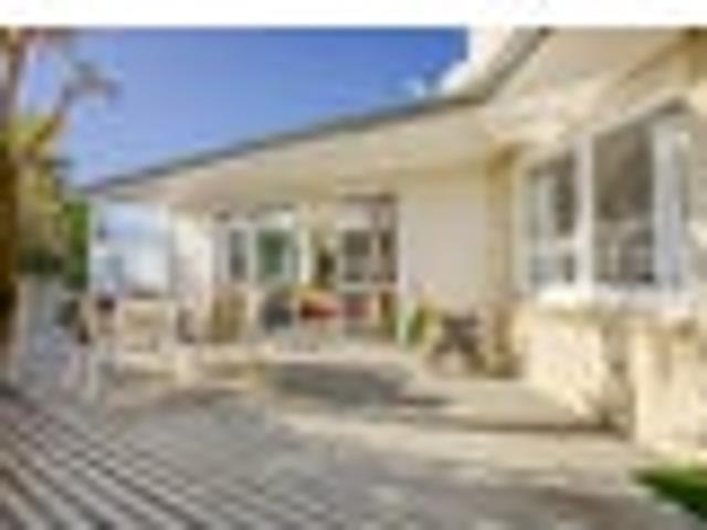 Coastal living in sought after Haumoana