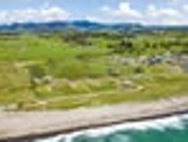 Coastal Paradise Awaits – Beach Access & Views