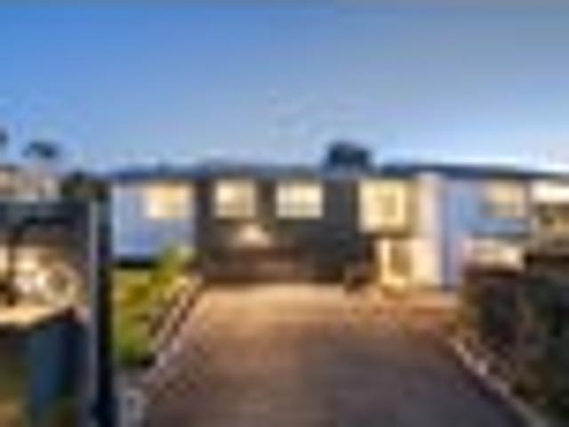 Coastal Sophistication, Privacy and Sea Views