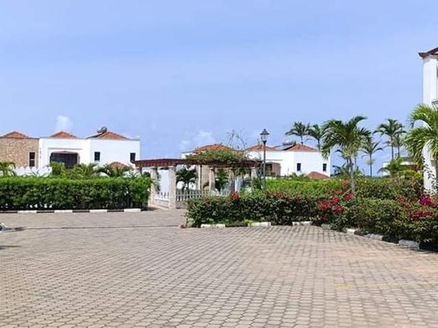 Coastal 4 bedroom villas on sale sea front kikambala