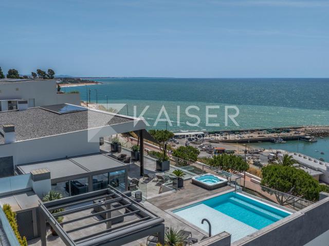Cobertura luxuosa à beira mar, piscina privativa, jacuzzi e vistas deslumbrantes para o mar