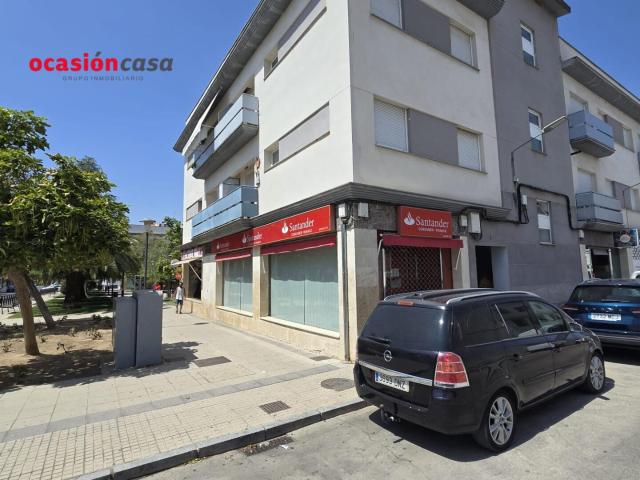 COCHERA CERRADA CON TRASTERO
