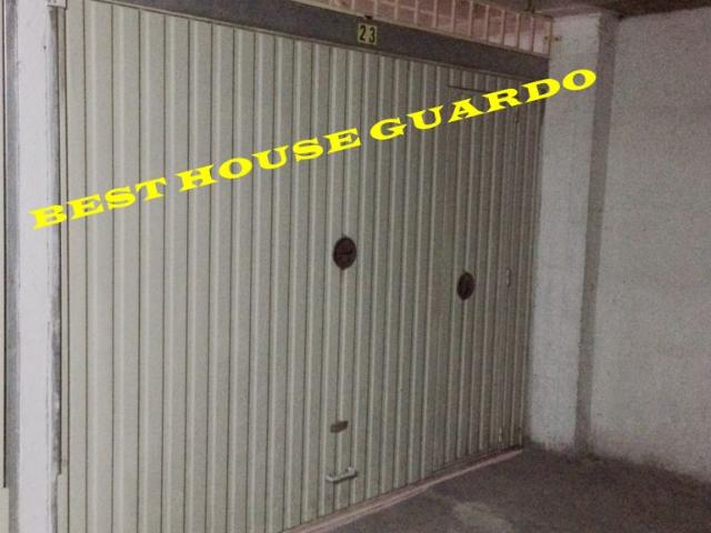 COCHERA CERRADA EN GUARDO