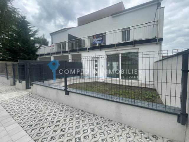 COCHEREN appartement F2 Terrasse espace vert 2 Parking