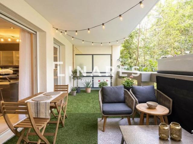 COCOONING Appartement T3 de 68 m2 avec terrasse 14 m2 + Parkin
