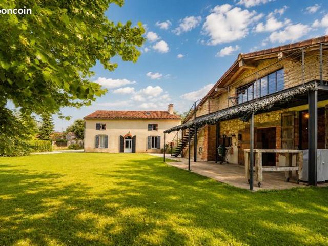 Cocon de verdure au coeur du village 184m2 dépendance