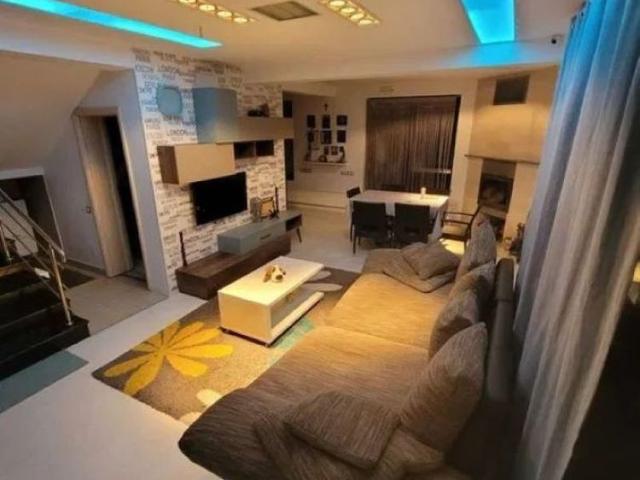 COD IV 1620 Vilă de închiriat P +1 cu 5 camere, zona Lazu