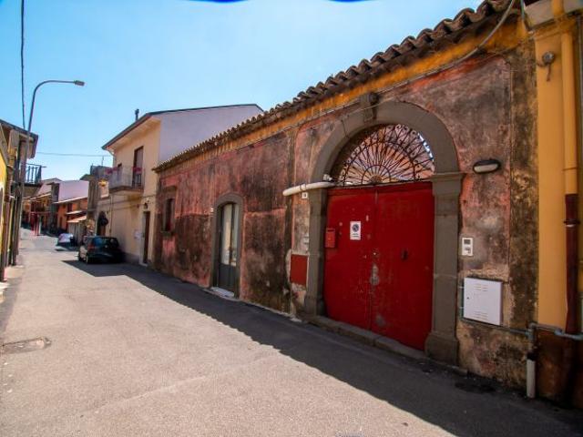 CODICE 6051 CASA SEMI INDIPENDENTE A BELPASSO CON GIARDINO E CORTILETTO