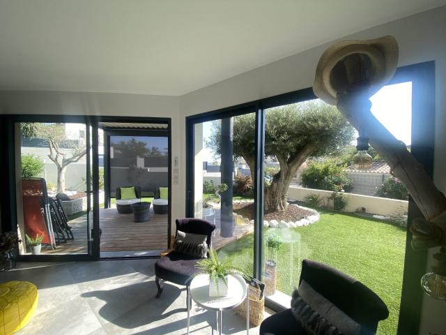 Coeur Corniche, villa T4 de 107 m², construite en 2022 sur un te
