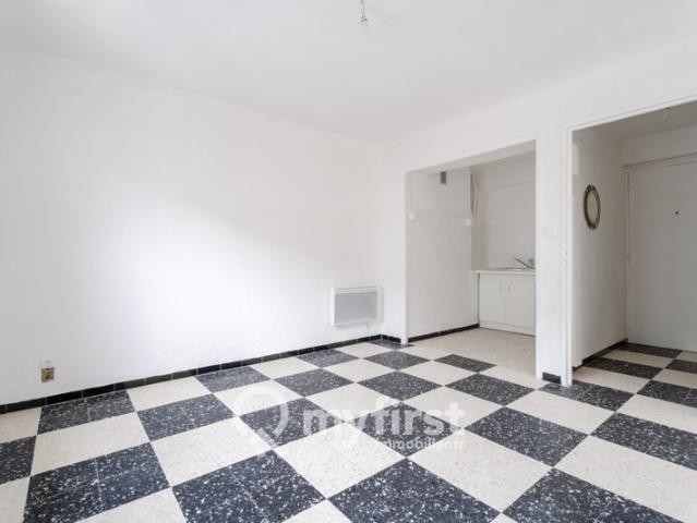 Coeur de ville de Six Fours: appartement T2 avec garage