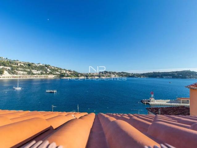 Coeur de Villefranche sur Mer, bel appartement style loft avec vue mer