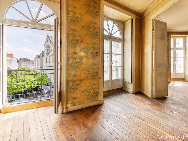 COEUR DE NANTES APPARTEMENT D'EXCEPTION LUMINEUX CACHET VUES DEGAGEES BALCON