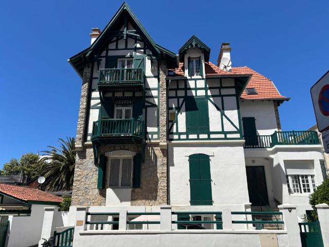 COEUR DE ST CHARLES, T2Bis AVEC DUH. Investissement Patrimonial dans Villa de 1900