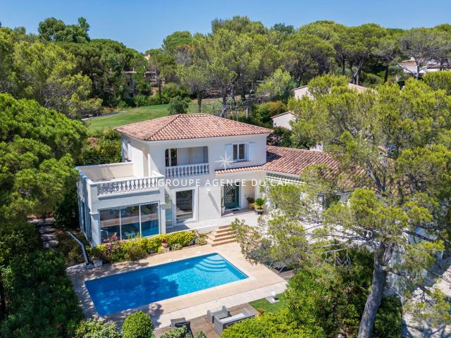 Coeur des golfs Villa 6 pièces avec vue dégagée, piscine et. 176m² Saint Raphaël