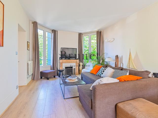 COEUR DU PARC SAINT MAUR SUPERBE APPARTEMENT DANS BEL IMMEUBLE ANCIEN