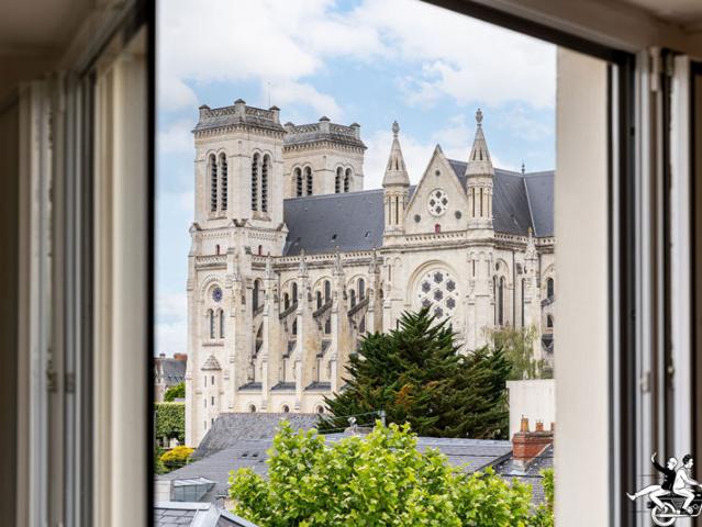 COEUR SAINT DONATIEN VUE IMPRENABLE VOLUMES CLEF EN MAIN BALCON STATIONNEMENT