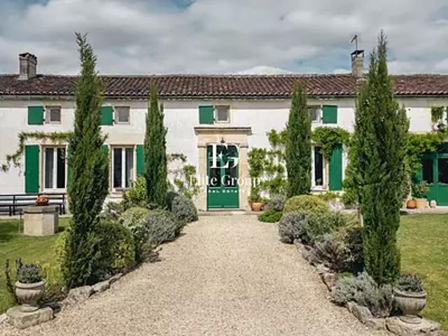 Cognac 16100 Achat / Vente maison 14 pièces t14 au dernier étage piscine