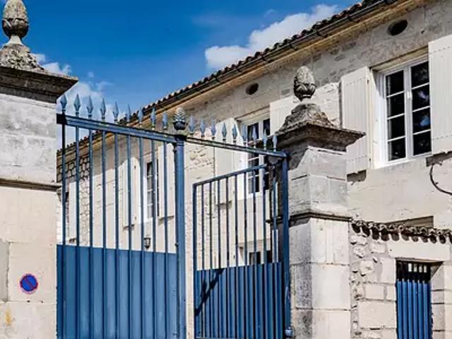 Saintes 17100 Achat / Vente maison 9 pièces t9 piscine jardin