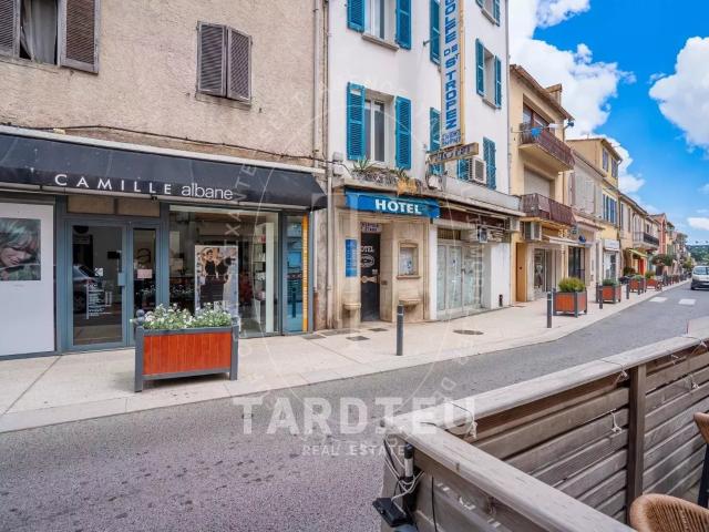 Cogolin: Murs commerciaux, rendement locatif sécurisé. 75m² Cogolin