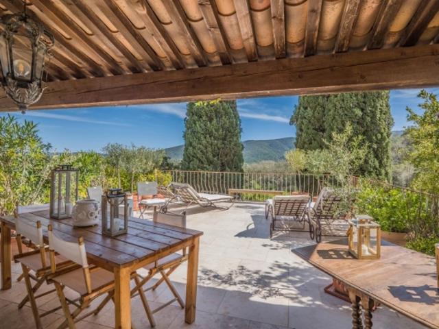 COGOLIN, maison de hameau avec vue magique sur la campagne