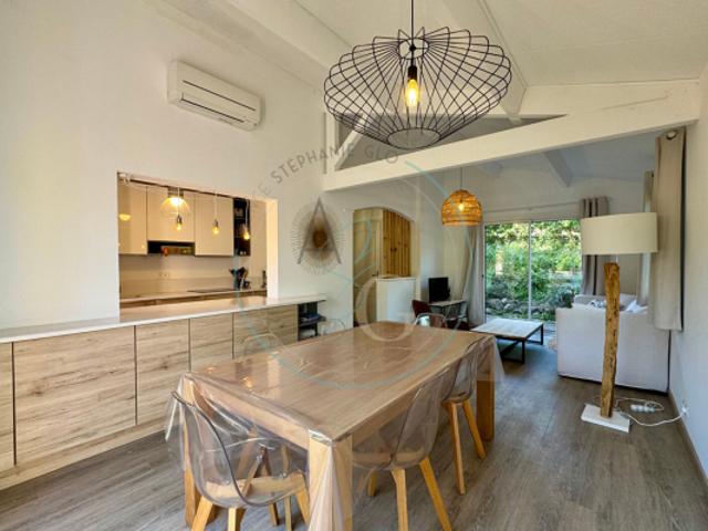 COGOLIN Maison individuelle lumineuse avec jardin en résidence sécurisée avec piscine