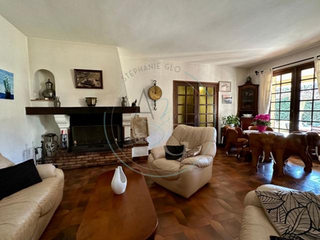 COGOLIN Maison provençale de 129 m² avec piscine et garage