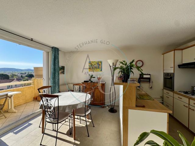 COGOLIN Appartement 3 pièces avec parking et terrasse