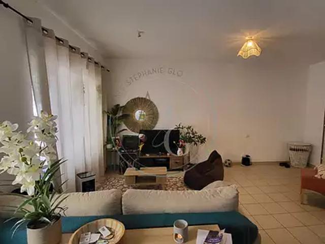 Cogolin 83310 Location appartement 1 pièce t1 au dernier étage cave