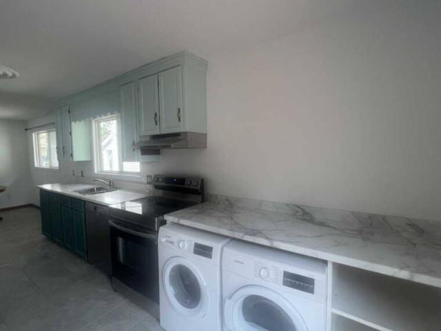 Columbus Updated 2 Bed +Den Flat in Halifax!