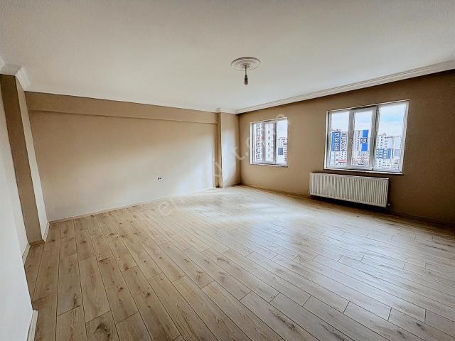 Coldwell Banker'den Cadde Üstü Satılık Geniş 4+1 Daire