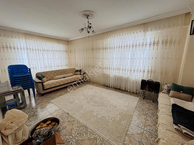 Coldwell Bankerden Abdülhamithan Mah.de Satılık 3+1 Daire