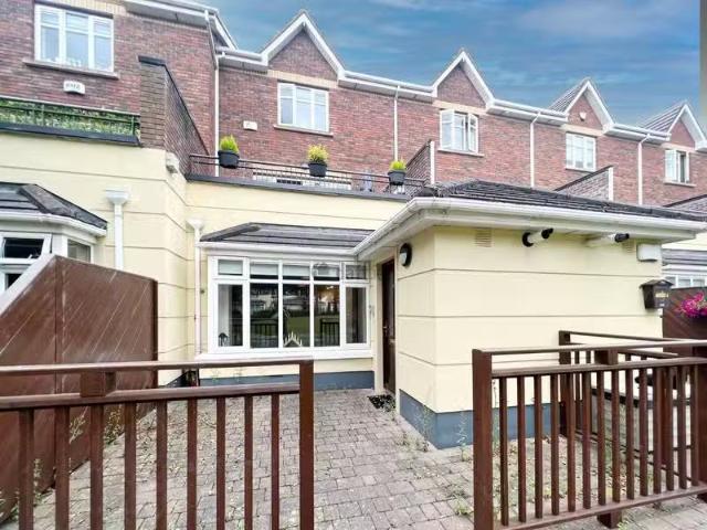 Collegefort, Castleknock, Strawberry Beds, Co. Dublin is for r.
