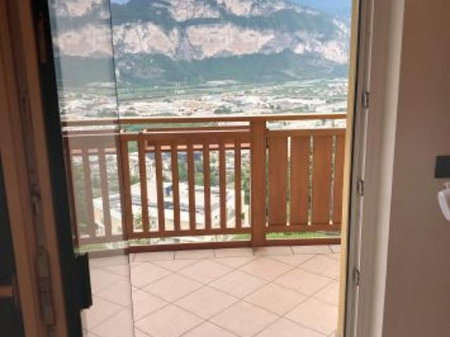 COLLINA EST TRILOCALE con GIARDINO