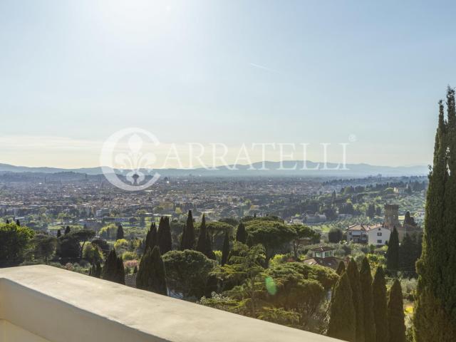 Colline di Firenze, appartamento su due livelli dal design m. 215m² Firenze