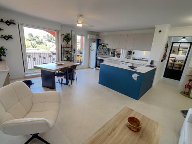 Collines saint pierre de Féric. Somptueux 2P 64m2, terrasse